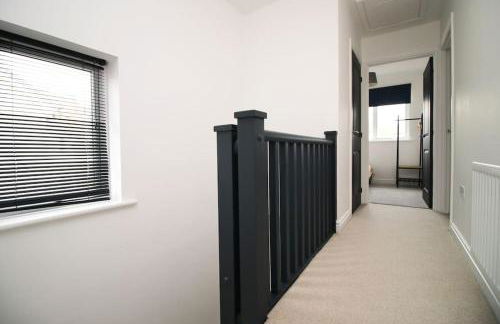 Modern and Cosy 3 Bed House Close to Cardiff City Centre perfect for Family Relocations, Contractors & Groups by Gurkha Stay with Free Parking and Wifi - Foto 26