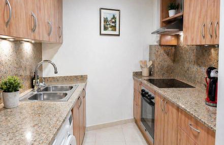 Cozy & Bright 2BR with Balcony, Pool & Garden View- Fenals - Foto 8