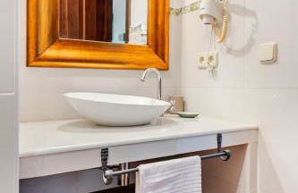 Casa Rural Enorme con BBQ & Horno Leña ideal para Familias - Foto 23