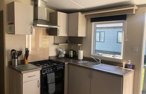 Relaxing Retreat with Hot Tub - Photo 25