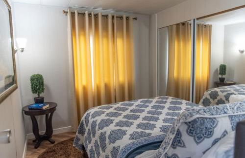 Cozy and Stylishly-Walk To The Beach - Sleeps 5 - Foto 20