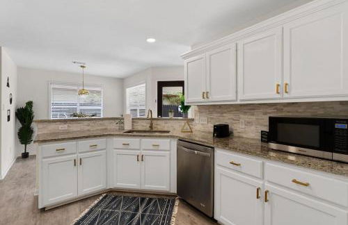 High End Design Home with Pool & Hot Tub Gameroom - Foto 38