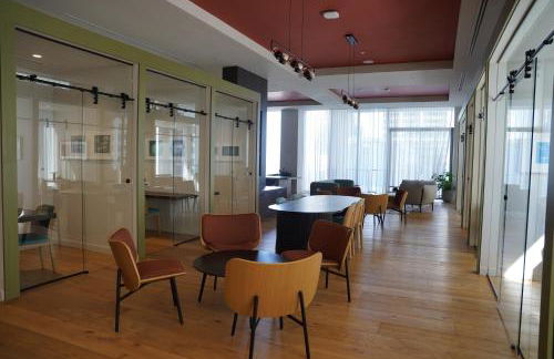 Stylish Minimalist 1BR in The Crosby - Foto 42