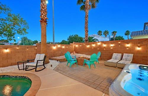 Stunning 4BR Getaway w Pool, Hot Tub, & Firepit - Foto 32