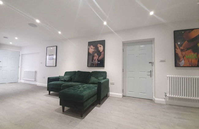 2 Bed Hollywood Movie Themed Apt - Foto 1