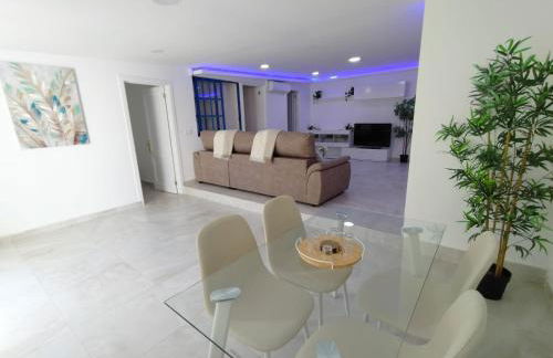 Villa LiLo Private House with Heated Pool - Foto 31