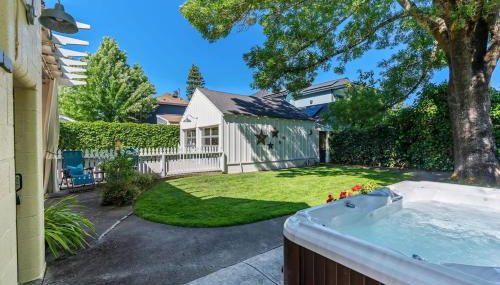 The B House - Photo 3