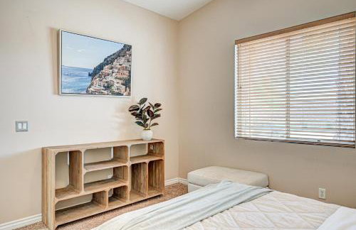 Luxury 6 BR Home Large Pool & Spa with Grassy Yard - Photo 53