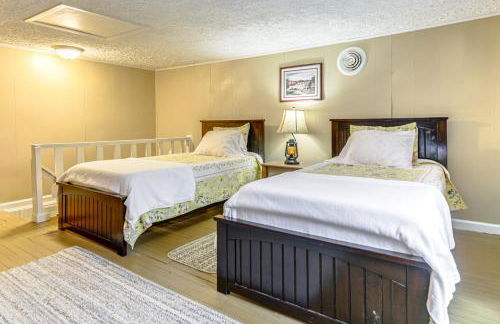 Grandmas Farm House on 125 Acres with Fire Pit! - Foto 15