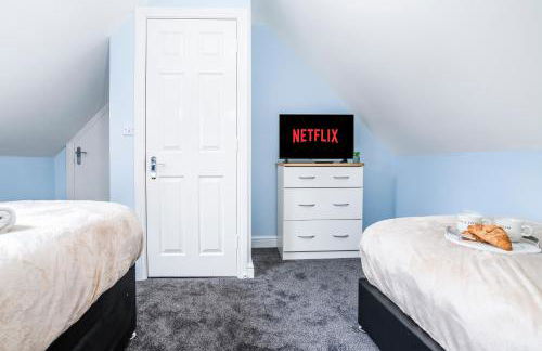 Progressive House 5 Bedrooms Inc Study with Sofabed, Garden, Smart TV in Every Bedroom FREE Parking - Foto 43