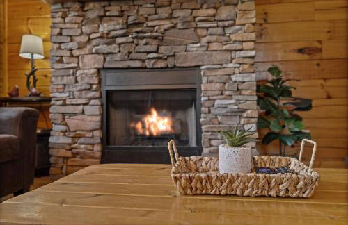 Escape to the Smokies- Pool, hot tub, cozy cabin, Pigeon Forge - Foto 5