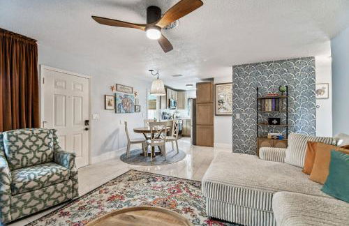 Luxury Home with Hot Tub & Outdoor Oasis blocks from the Beach - Foto 26