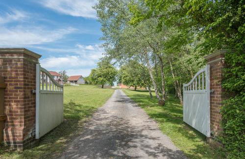 Chapel Cottage at Pond Hall Farm, Stunnning Property with Private Hot Tub, Hadleigh - Foto 78