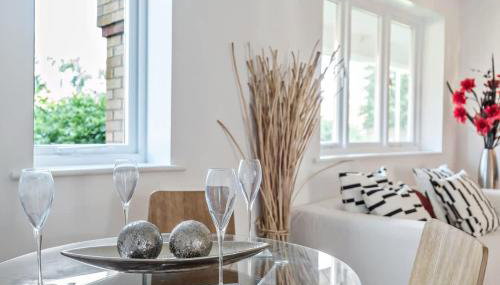 2 Bed Flat, Dedicated Workspace, Parking, 4KTV - Foto 2