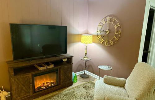 Cozy Cabin Vibe in the City - Foto 11