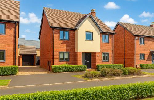 Detached 4 Bedroom 2 Bathroom House - Driveway Parking, Fast WiFi and Smart TV by Yoko Property - Foto 33