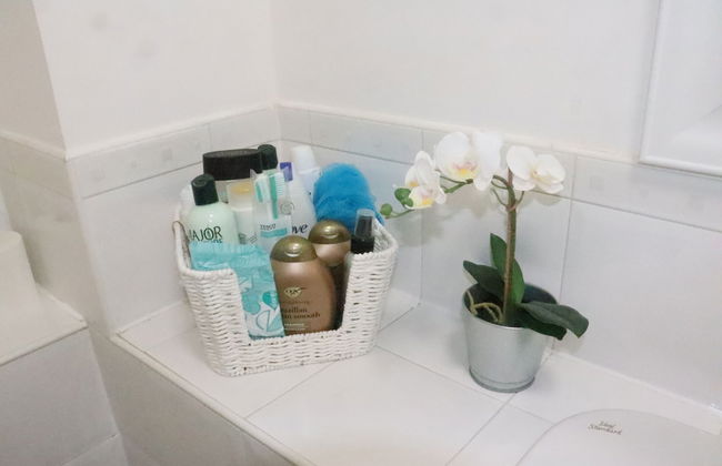 Skyline Haven Modern 2BR w/ Free Parking & 4kTV - Photo 73