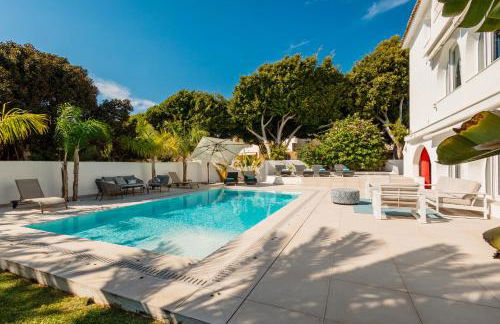 Marbella, Costabella - Beachfront Villa with Heated Pool - Photo 74