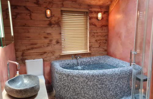 The Old Pottery, Unique Views & Spa-like Bathroom - Foto 16