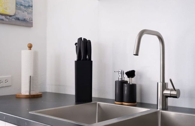 Brisa Marina 2BDR Pool Parking Beachside - Photo 6