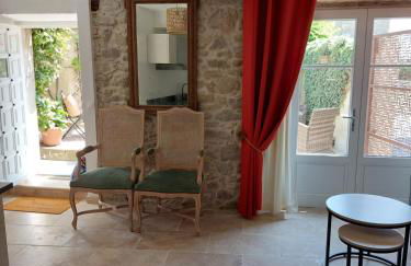 Le Logis des Remparts à l'intérieur de la Cité médiévale, Jardin privé, Parking inclus - Foto 12