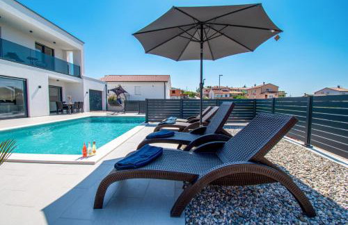 Villa Mina with a private pool in Pula - Photo 45