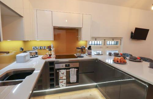 Evening Star Engine Shed - Photo 10