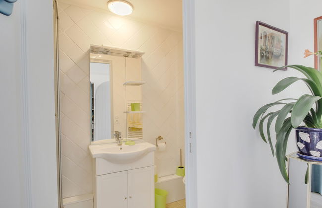 Apartment in La Richardais with garden - Photo 13