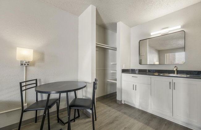 LTA Suites Brookside - Photo 9