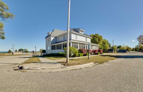 Dom Rodzinny Lakeview Getaway - Walk to Lake Huron - Photo 30