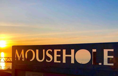 Spacious home with panoramic sea view, free parking EV & large garden - Photo 17