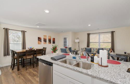 Stylish 3BR Getaway across Bristol Speedway - Foto 24