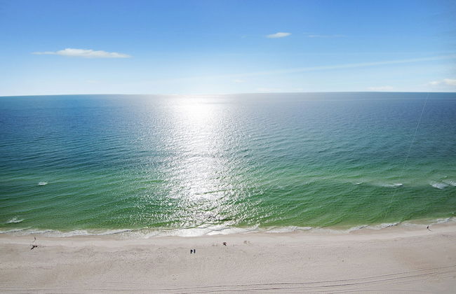 Tropical High-Rise Condo with Beachside Pool Access and Free Poolside WiFi - Unit 2004 by RedAwning - Foto 27