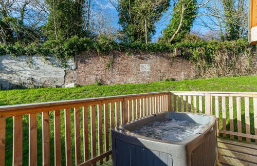 Kestrel Lodge 6 with Hot Tub - Photo 9