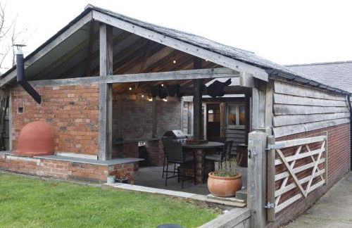 Rushmoor Retreat, Cosy with Outdoor Pizza Oven - Photo 50