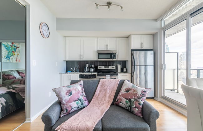 Maple Leaf Square - Photo 9