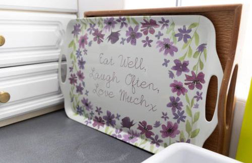 3 bed home sleeps 8 people located 1 min from train stop - Otley Terrace - Photo 23