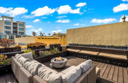 City Lights and Rooftop Nights by Rather Be Properties - Foto 55