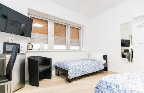 Private room #2 with King size & Single, ground floor, AC, 2min to RAB - Foto 13