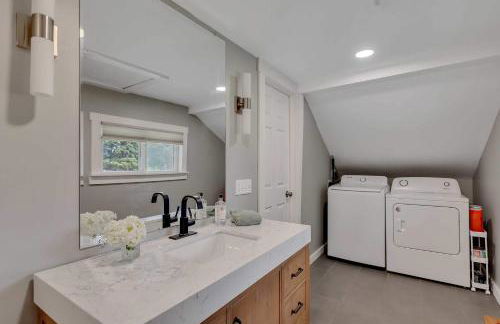 Charming Family Saratoga Home Walk to Track & Downtown - Photo 24