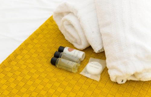 Asher Suite - Cozy 2BR Home with Parking & WIFI - Foto 26