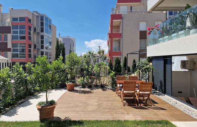 Luxury Modern apt w Garden, 3 min Walk to Beach - Foto 1