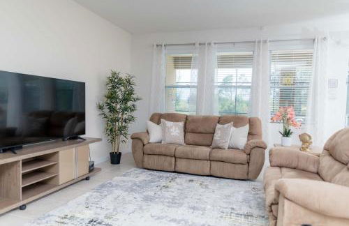 Marvelous Villa, South facing pool and hot tub, themed bedrooms near Disney - Foto 37