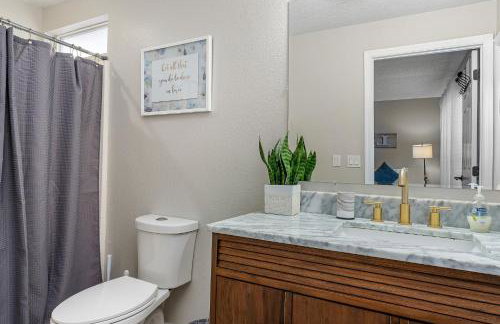 4BR w Heated Pool near Disney & Lake - Sleeps 10 - Foto 26