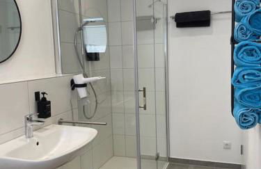 1,5-Zimmer, Top ausgestattet, 4 Pers, Souterrain, Self Check-in, Parkplatz, Netflix & Amazon Prime - Foto 8