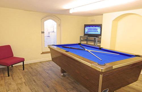 Bury Villa - 7 bedrooms sleeping 18 guests - Photo 27