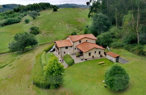 Espectacular casona en un entorno incomparable - Foto 1