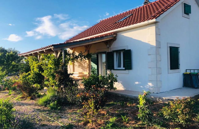 New Modern House in a Quiet Island Area w. Garden - Foto 1