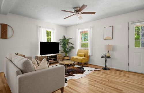 Bryce Cabin - Hot Tub, Fire Pit, Pets, Screened Porch, Wi-Fi - Foto 15