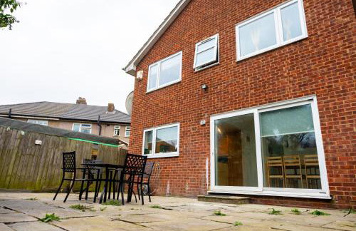 Beautiful Modern Home in London, Free Parking, Family Home, Sleeps 9, Close to Railway Station - Foto 33